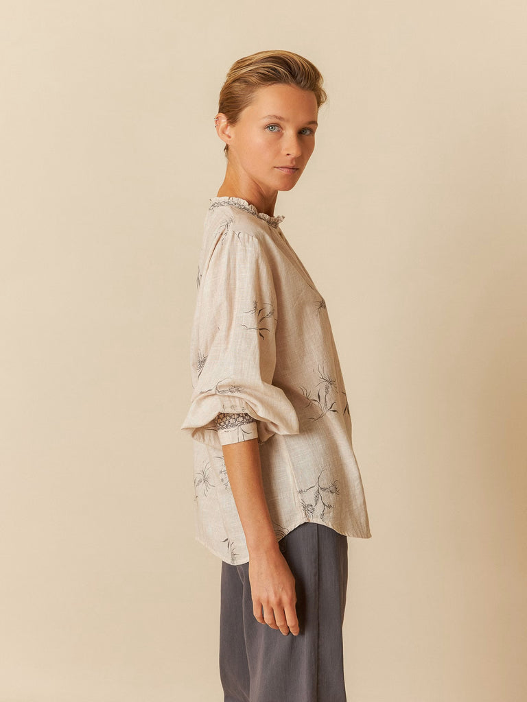 INDI AND COLD NATURAL FLOWER PRINT BLOUSE